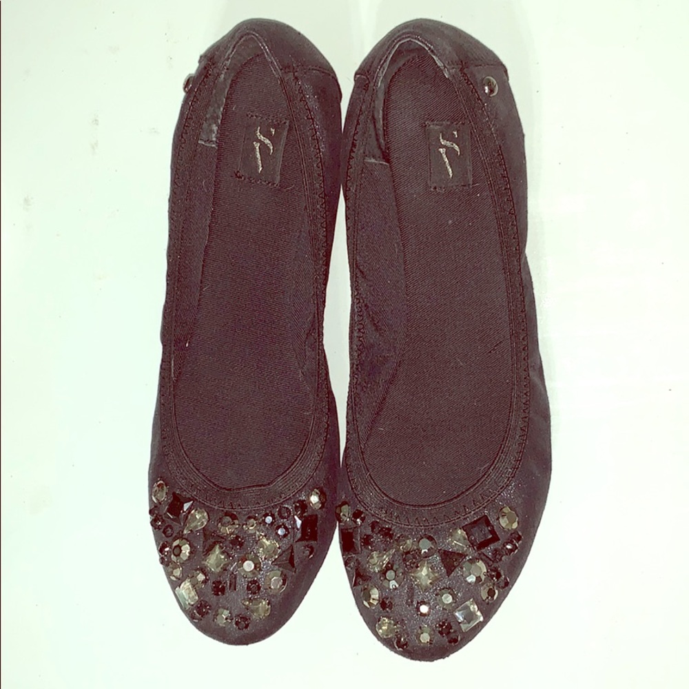 Vera Wang Simply Vera Gemstone Flats